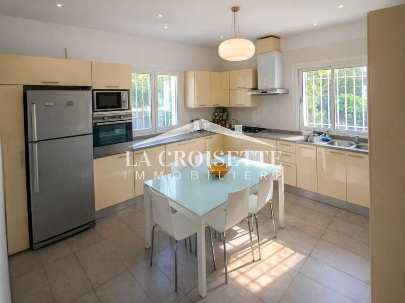 Étage de villa meublé S+3 avec jardin à La Marsa 